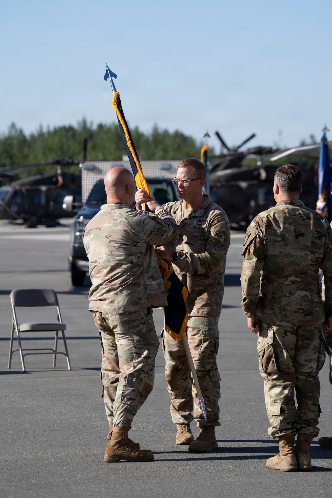Kang succeeds Mortrud as 38th Troop Command commander