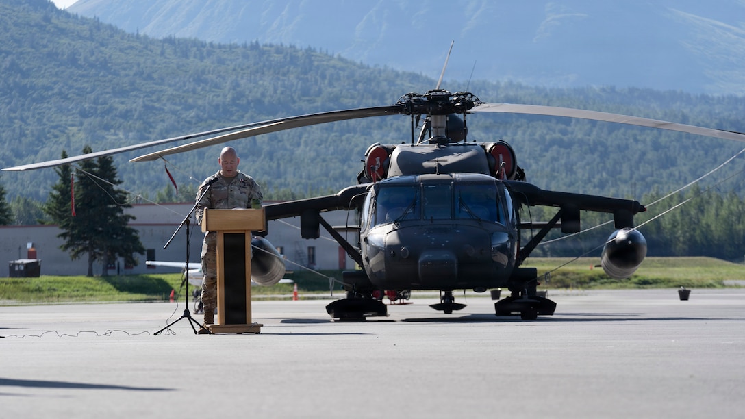 Kang succeeds Mortrud as 38th Troop Command commander