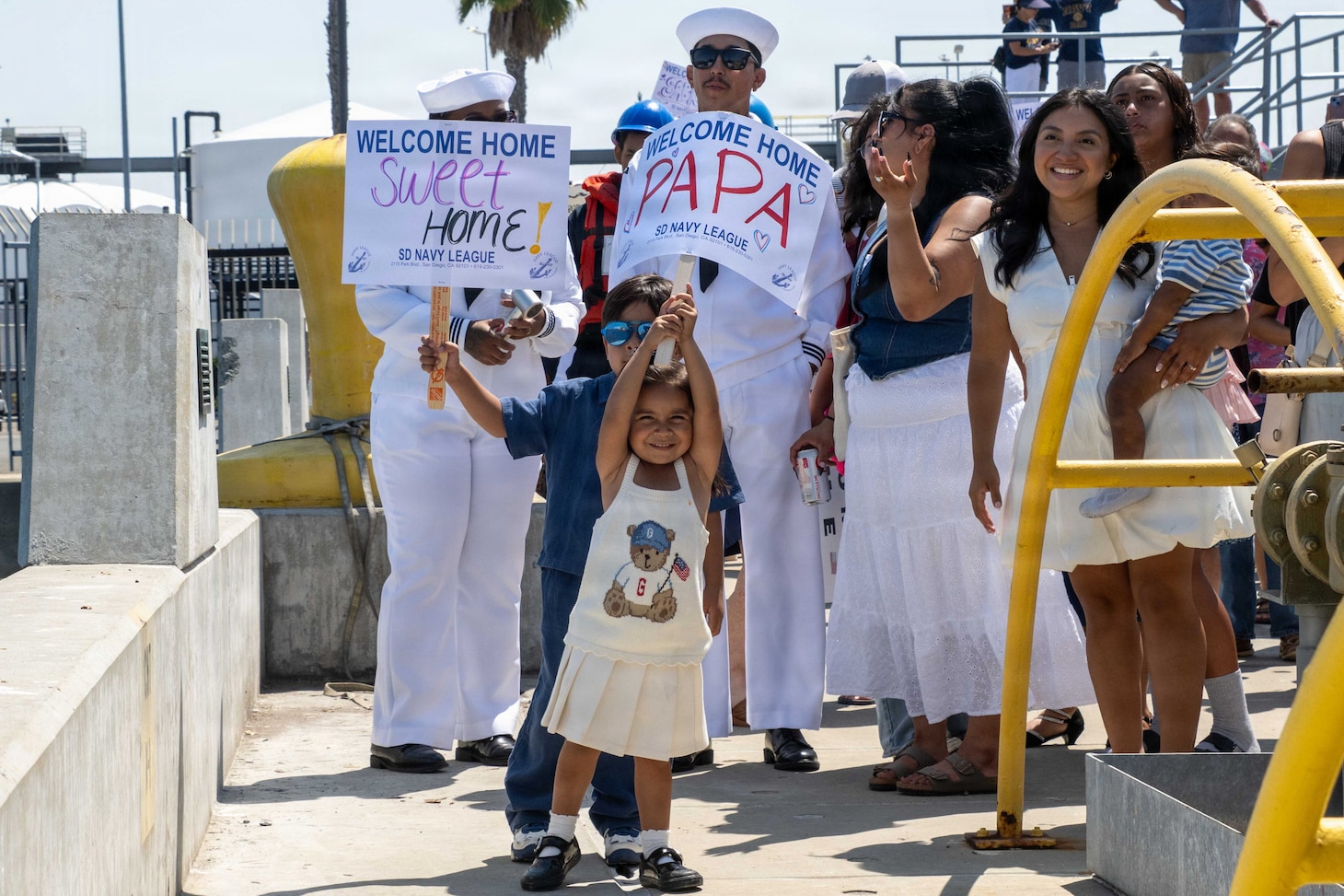 Families await the arrivial of Arleigh Burke-class guided-missile destroyer USS Pinckney (DDG 91) as it returns to its homeport of Naval Base San Diego, Aug. 9, 2026.