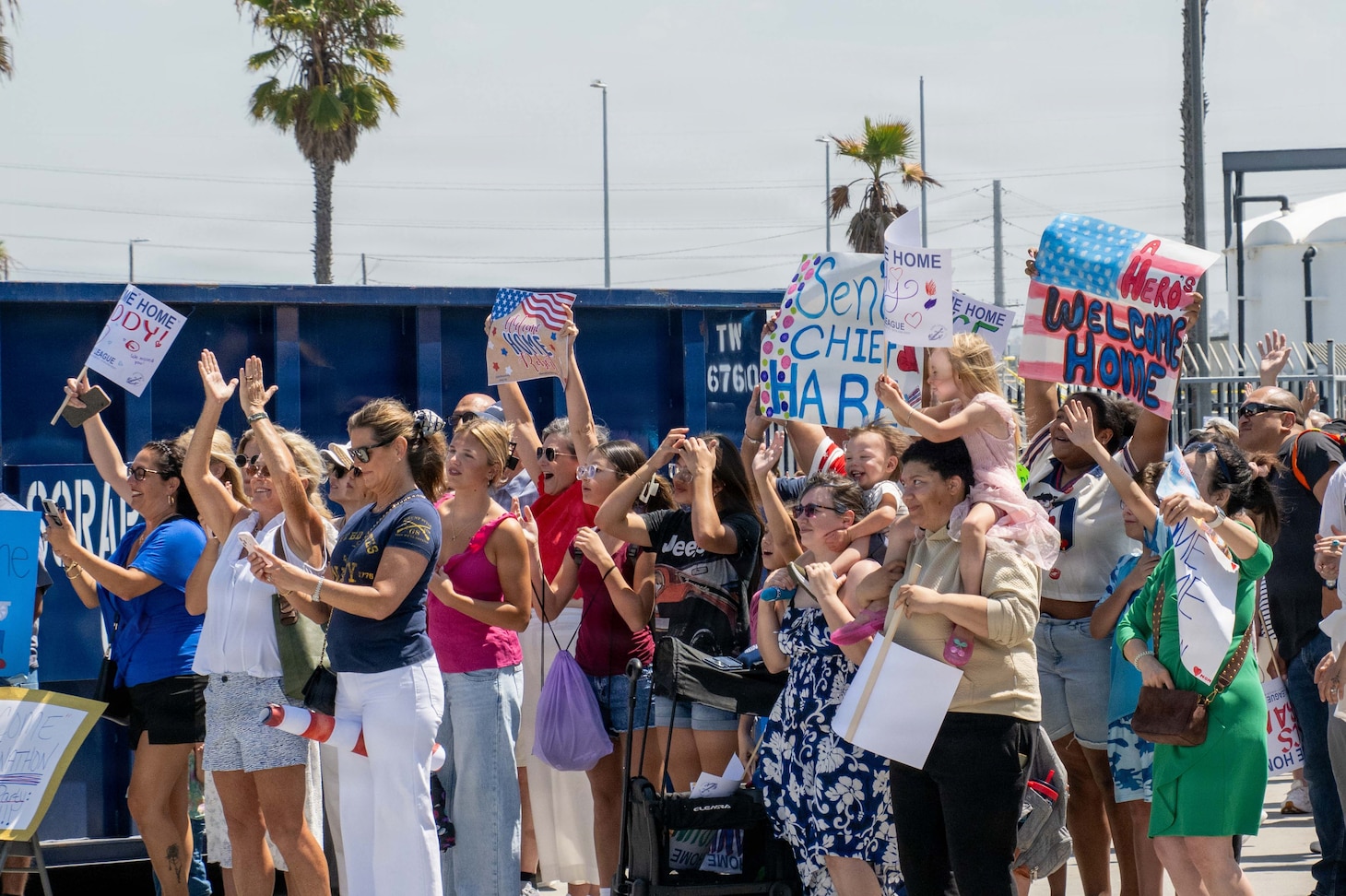 Families await the arrival of Arleigh Burke-class guided-missile destroyer USS Pinckney (DDG 91) as it returns to its homeport of Naval Base San Diego, Aug. 9, 2026.