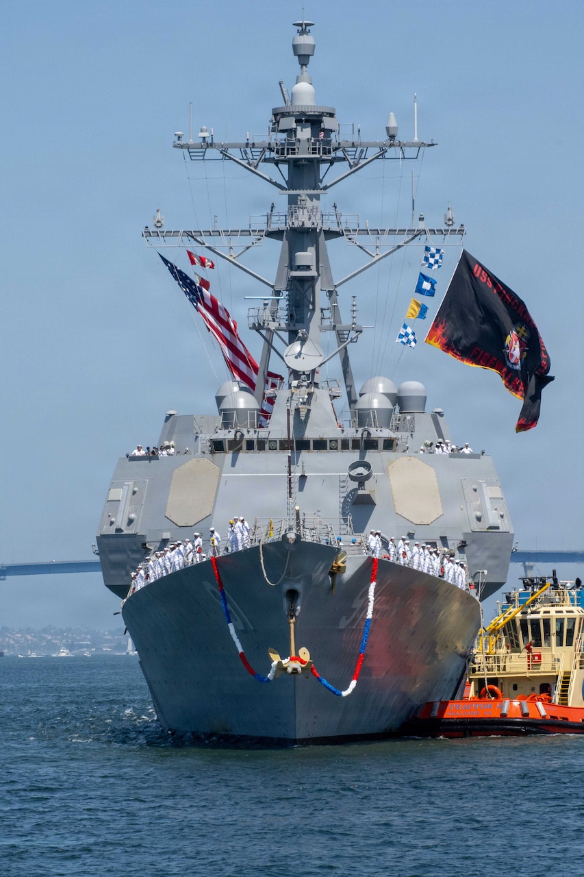 The grey Arleigh Burke-class guided-missile destroyer USS Pinckney (DDG 91) returns to its homeport of Naval Base San Diego, Aug. 9, 2026.