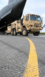 U.S. Soldiers load a U.S. Army AN/TP Q-53 Radar System into a Royal Canadian Air Force C-17 Globemaster III aircraft in Nome, Alaska, Aug. 10, 2026. The AN/TP Q-53 was deployed to the Arctic from Fort Wainwright in support of Operation TUNDRA MERLIN, showcasing U.S. and Canadian forcesʻ ability to rapidly move combat equipment and personnel throughout the Arctic. (U.S. Air Force photo by Senior Airman Gabriel Held)