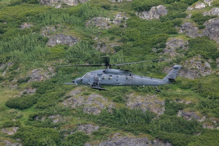 176th Wing flies last Pave Hawk mission, fully transitions to Jolly Green