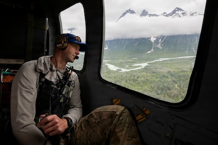 176th Wing flies last Pave Hawk mission, fully transitions to Jolly Green