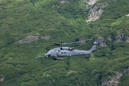 176th Wing flies last Pave Hawk mission, fully transitions to Jolly Green