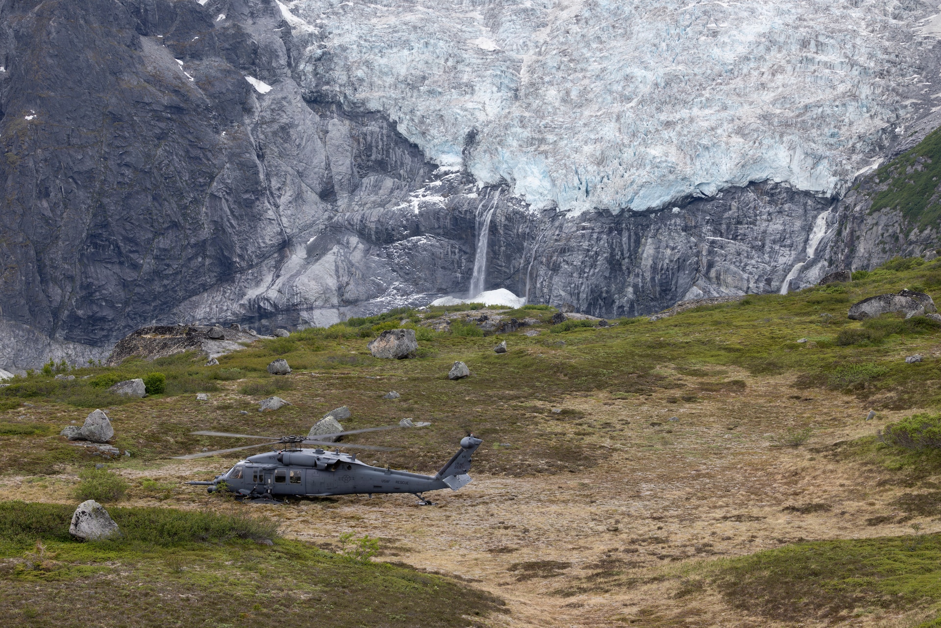 176th Wing flies last Pave Hawk mission, fully transitions to Jolly Green