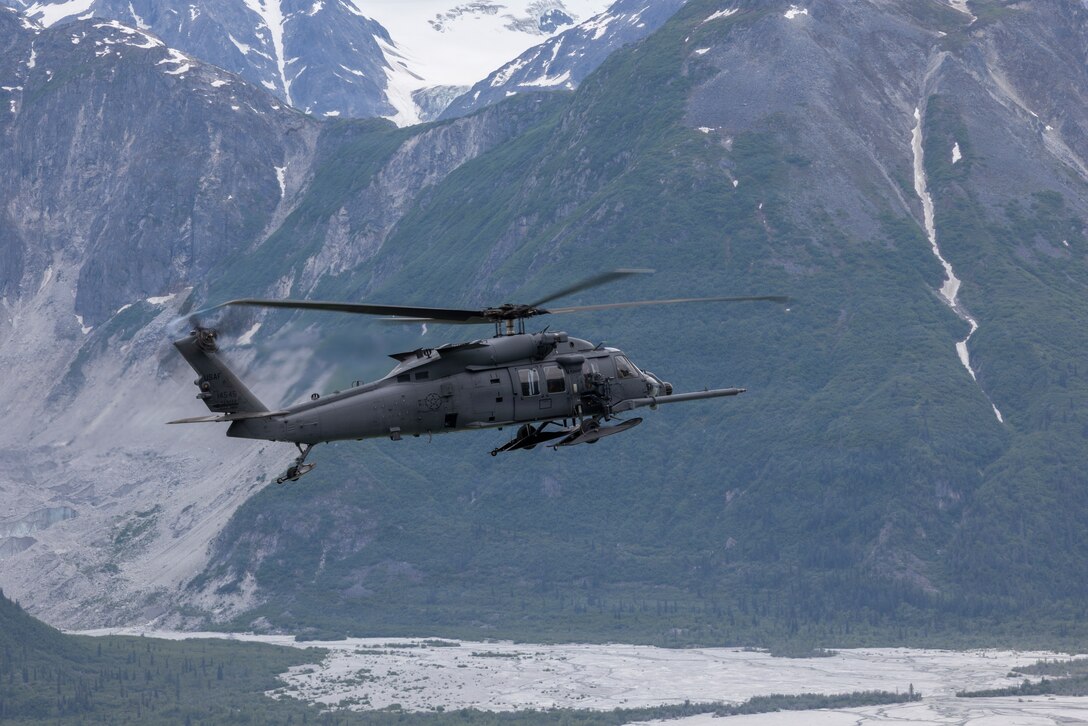 176th Wing flies last Pave Hawk mission, fully transitions to Jolly Green