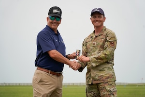 Two people pose for award photo.