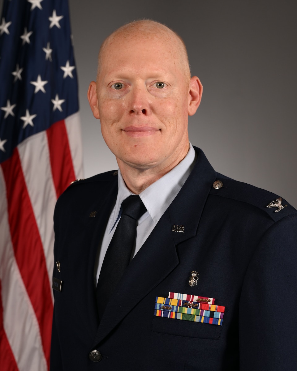 Picture of a man in uniform