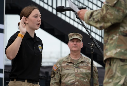 VNG Soldiers, Airmen take enlistment oath at NASCAR race