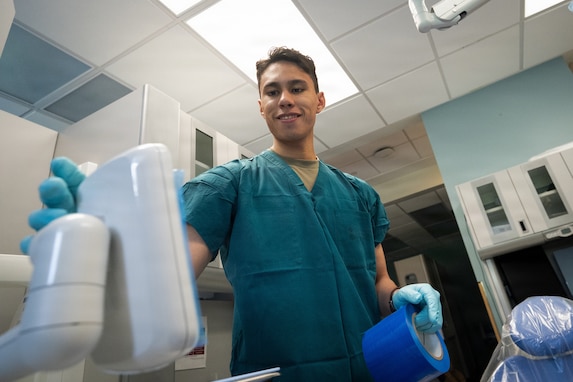 From molars to mechanics: Army Reserve dental specialist pursues future in physics, engineering
