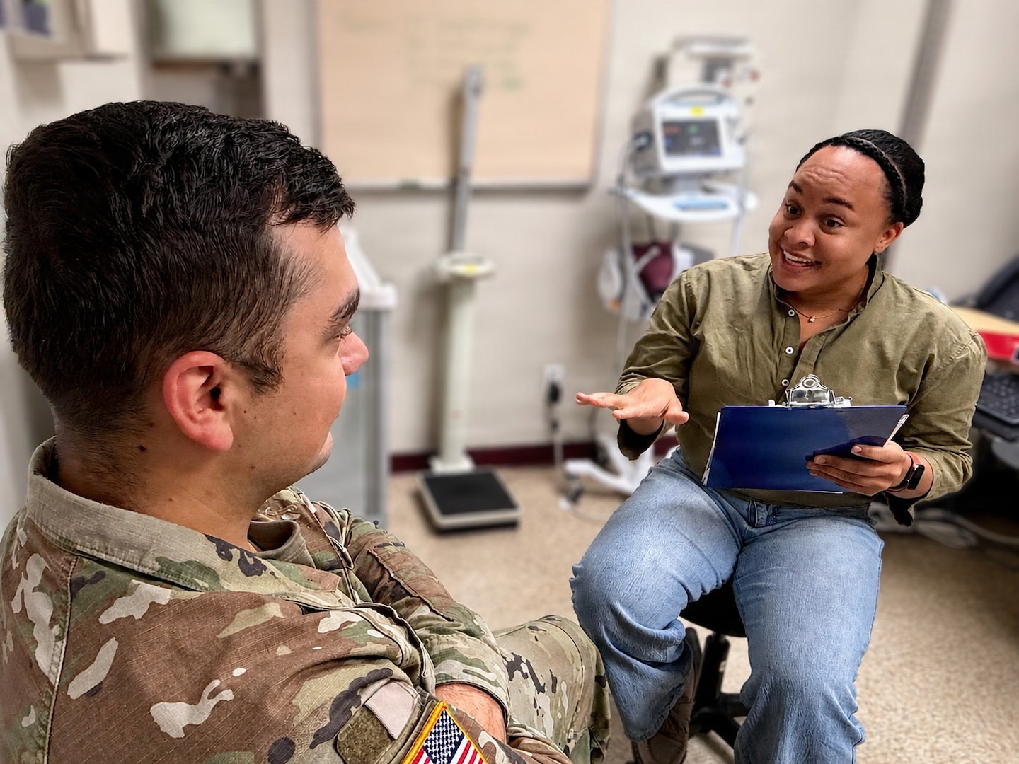 A hospital tech discusses tobacco cessation with a patient in a clinical setting.