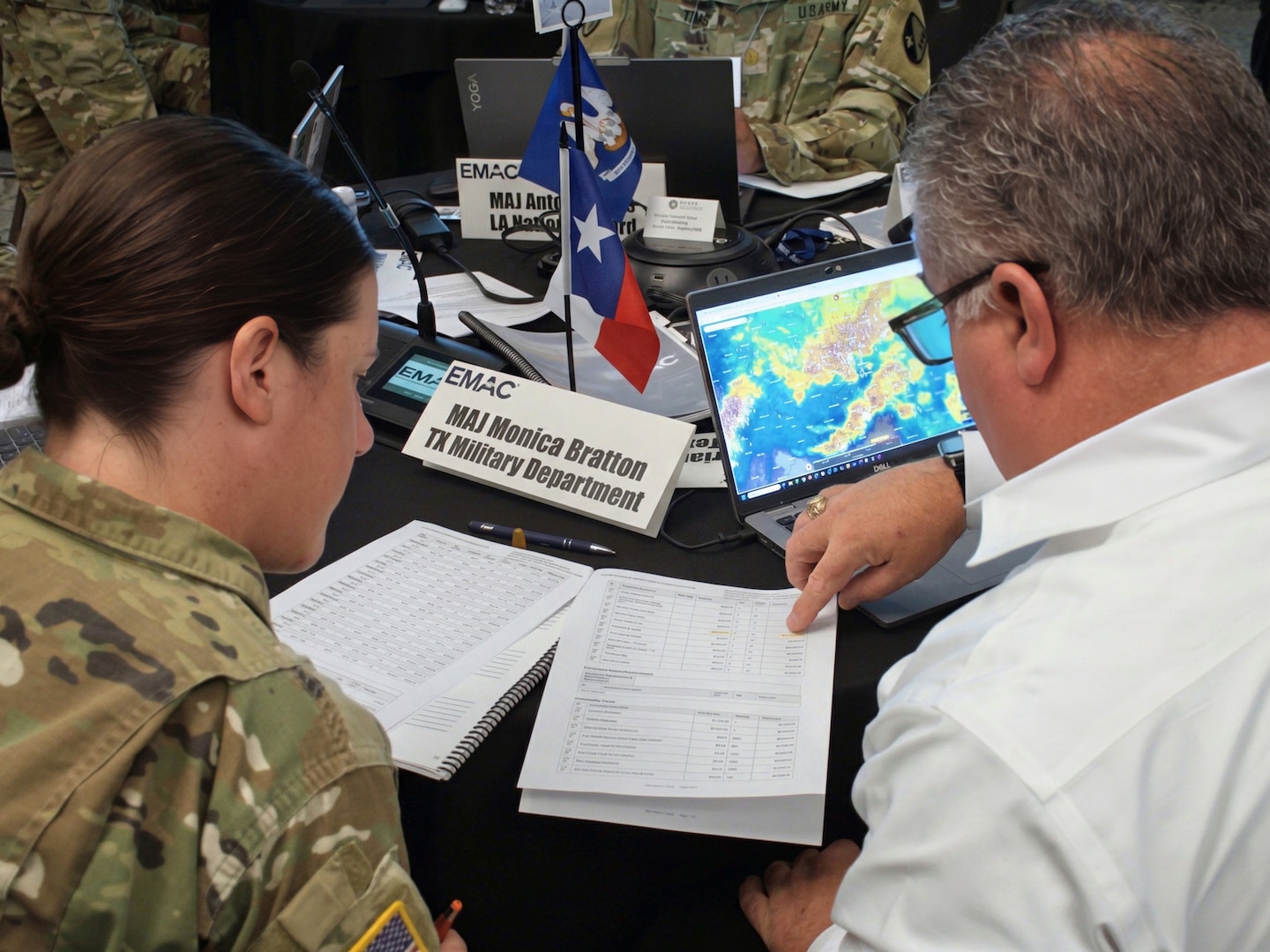 An EMAC coordinator and a Texas National Guard representative work together during an exercise at the EMAC Coordinator and National Guard Workshop in Indianapolis Aug. 12-13.