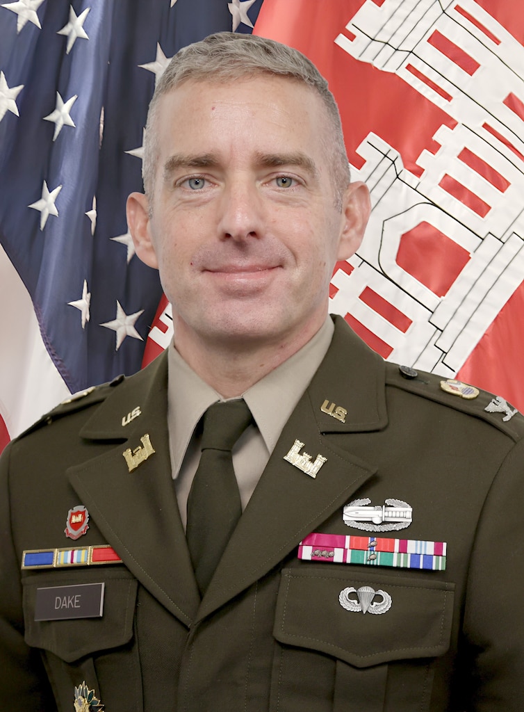 Official portrait of COL David W. Dake, Commander and District Engineer of the U.S. Army Corps of Engineers (USACE) Galveston District.
