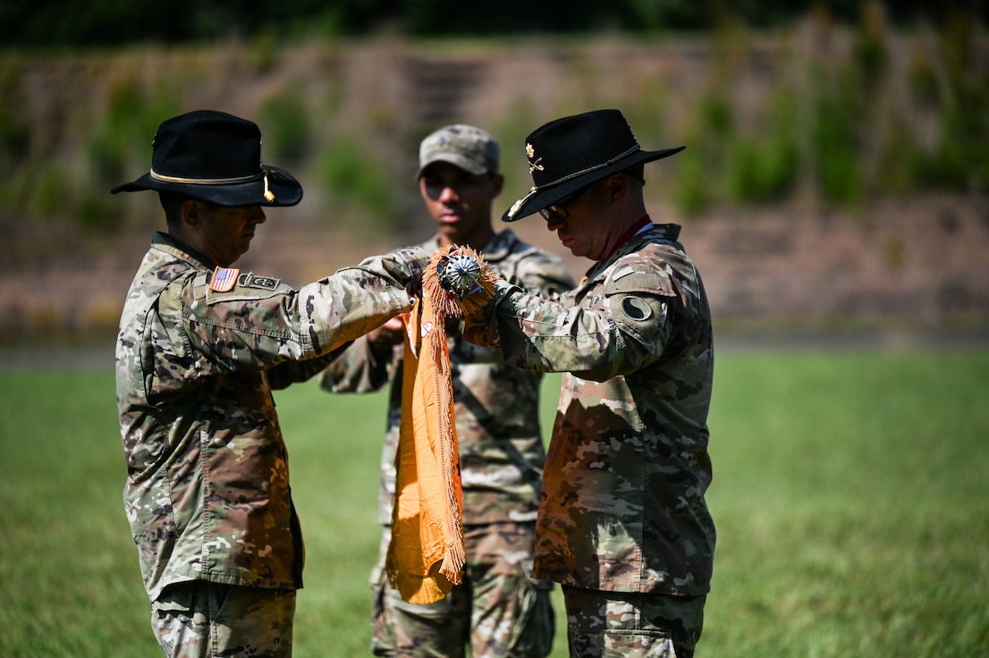 2-183rd Cavalry cases colors after more than two decades of service