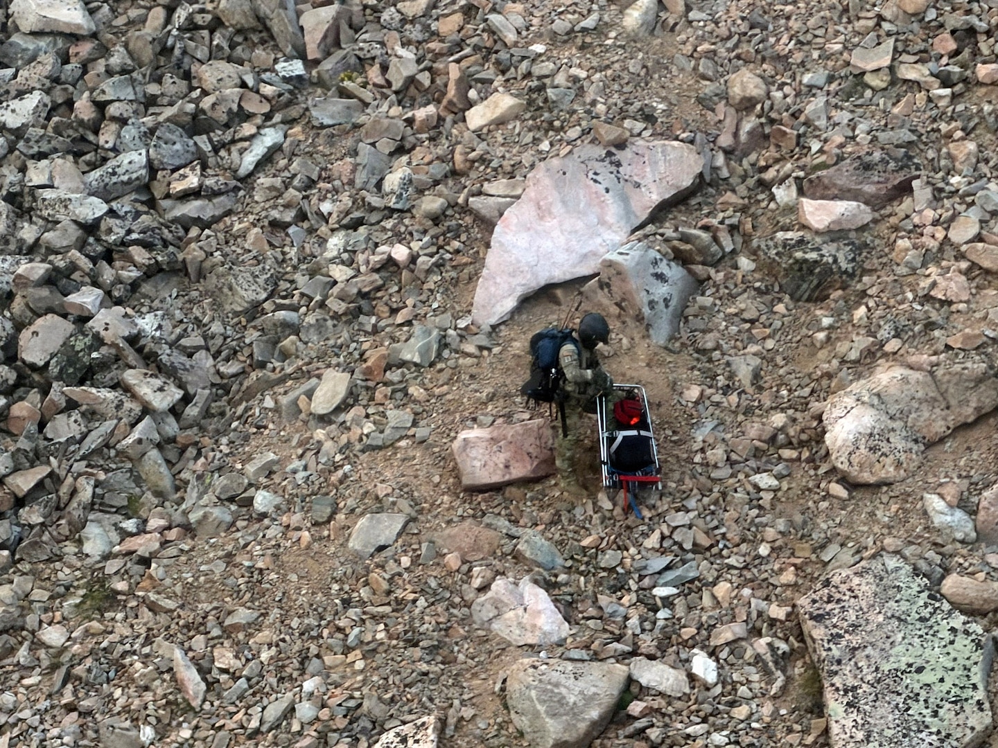 Montana Army National Guard Soldiers with the 1-189th General Support Aviation Battalion conduct a search and rescue mission near Moon Lake in the Beartooth Mountains, Mont., Aug. 20, 2026.
