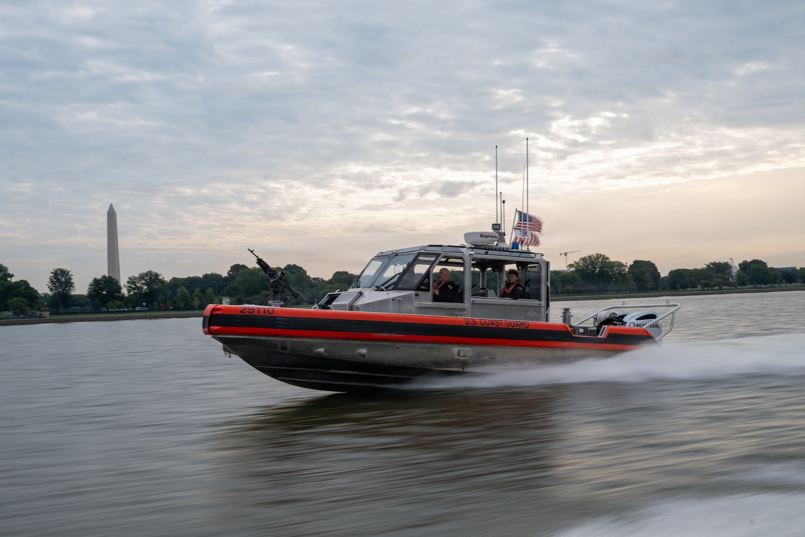 A Coast Guard 29-foot Response Boat-Small (RB-S) boat from Station Washington conducts operational maneuvers during a capabilities demonstration on the Potomac River, Aug. 20, 2026. The evolution showcased the crew’s ability to support missions across the National Capital Region. (U.S. Coast Guard photo by PA3 Austin Canos)