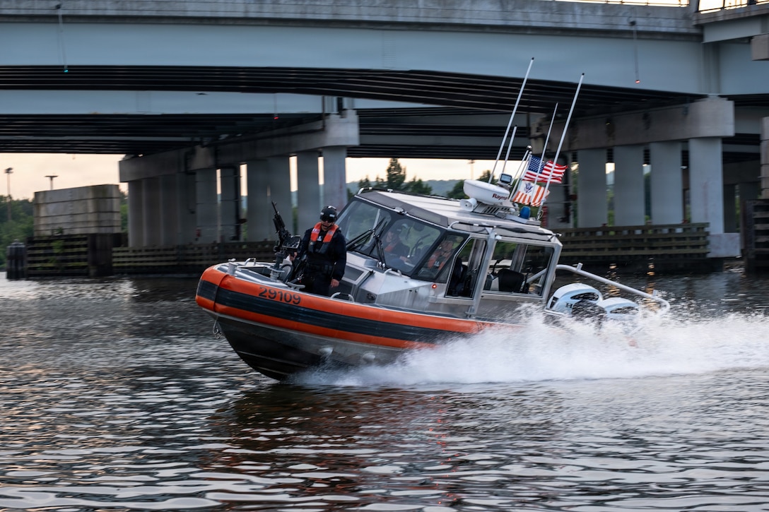 A Coast Guard 29-foot Response Boat-Small (RB-S) boat from Station Washington conducts operational maneuvers during a capabilities demonstration on the Potomac River, Aug. 20, 2026. The evolution showcased the crew’s ability to support missions across the National Capital Region. (U.S. Coast Guard photo by PA3 Austin Canos)