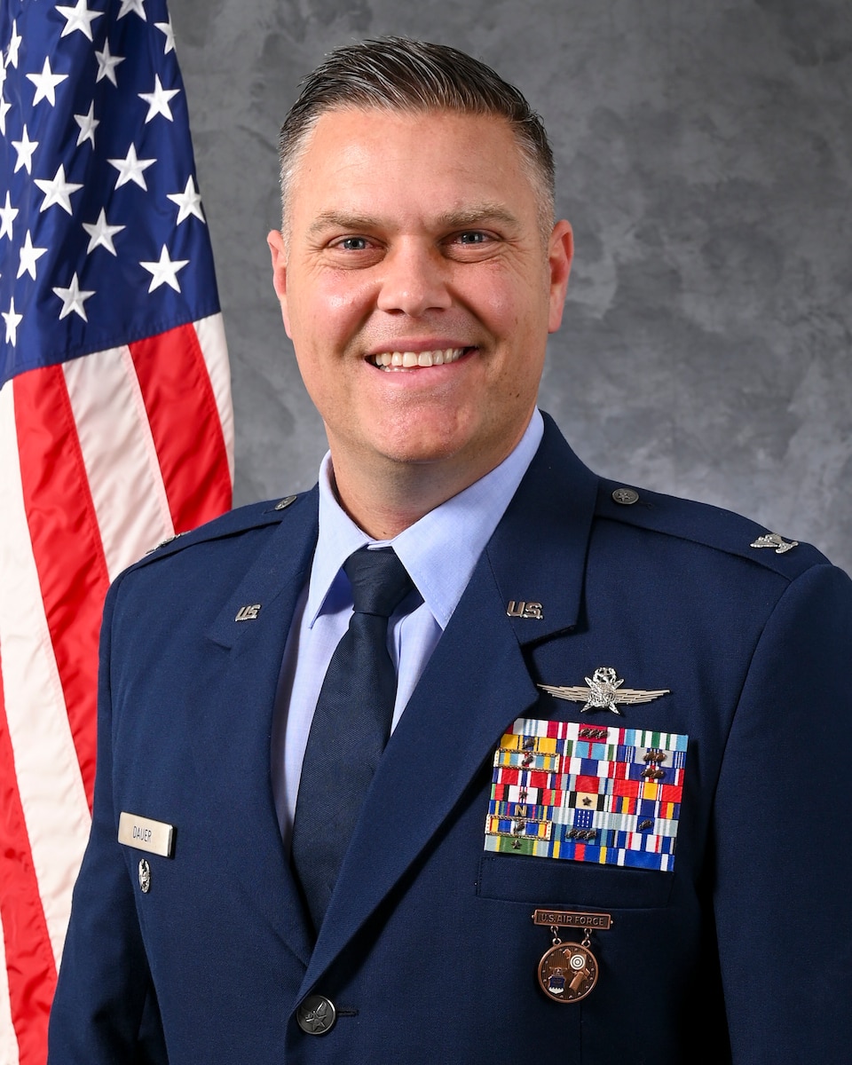 Col. Christopher Dauer biography photo, 8x10.
