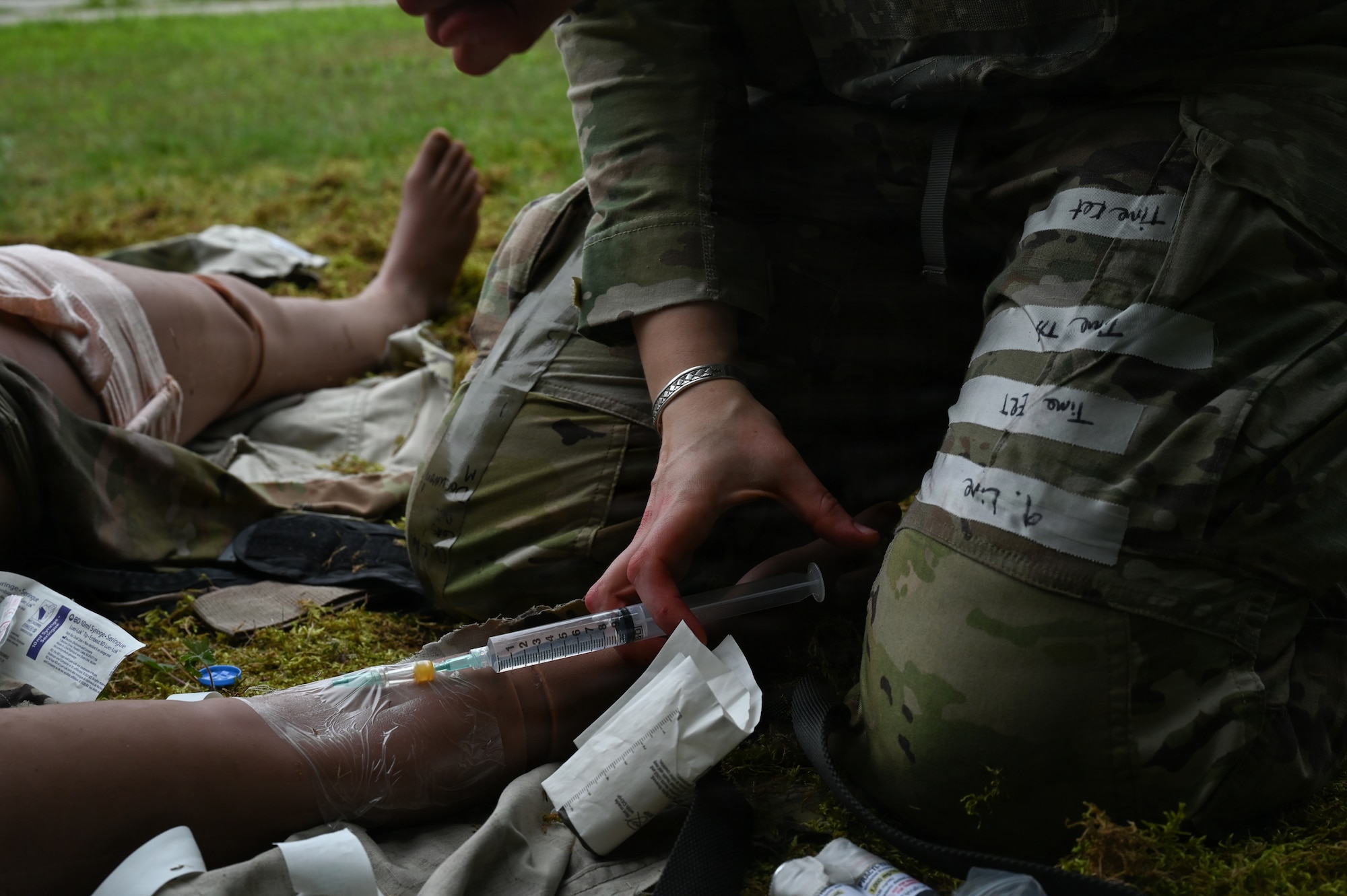 A Tier 3 Tactical Combat Casualty Care (TCCC) Airmen’s hand prepares to simulate an administration of medication to a mannequin at Barnes Air National Guard Base, Westfield, Mass., August 22, 2026. The 104th Fighter Wing hosted its first dual-tier TCCC training that integrated Tier 2 and Tier 3 Airmen. (U.S. Air National Guard photo by Airman 1st Class Ellen Ozkaptan)