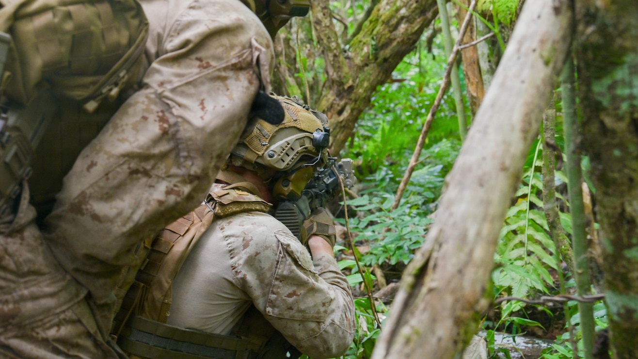 U.S. Marine Corps Cpl. Michaelpau Riceweber, a team leader with 1st Battalion, 5th Marine Regiment, Marine Rotational Force – Darwin 26, shoots a target in a point-man reaction course during Exercise DELAYEN 26 in Tahiti, French Polynesia, Aug. 21, 2026.