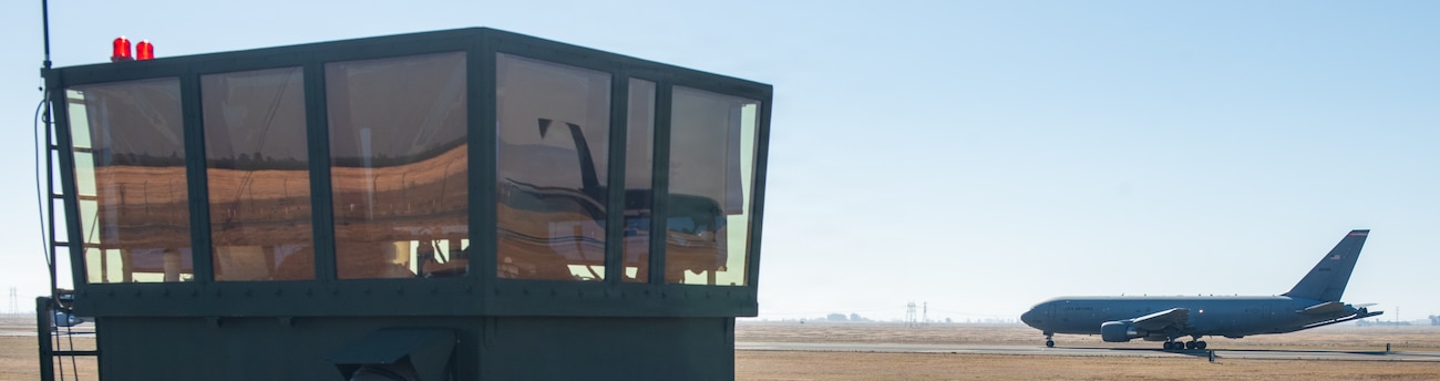 Aircraft taxiing past a mobile control tower