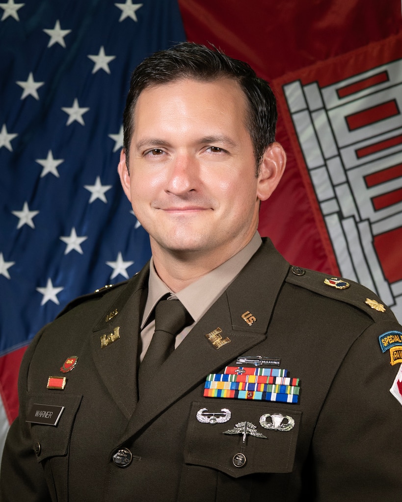 Official portrait of Maj. Graham Warner