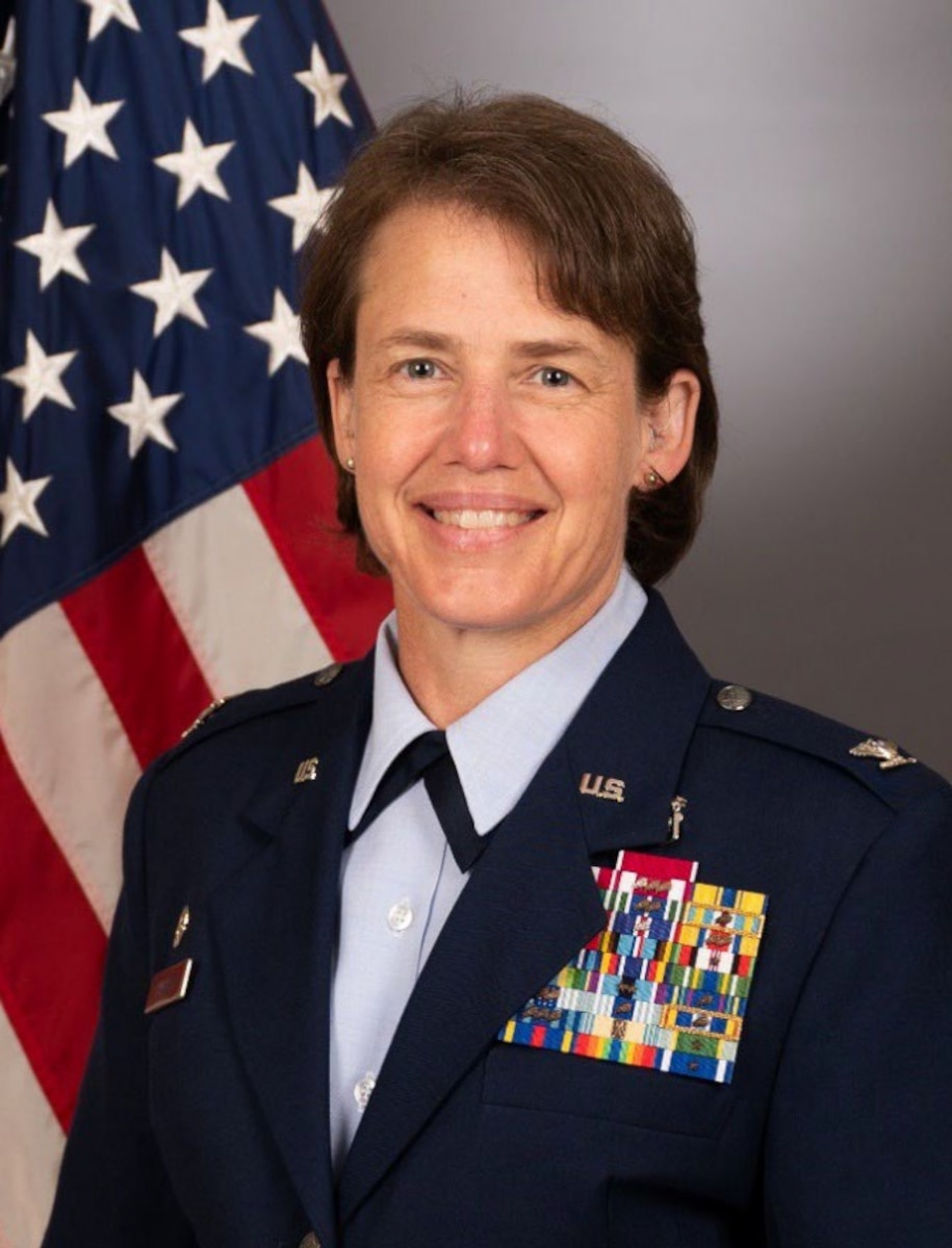 This is the official portrait of Col. Lynn M. Shinabery.