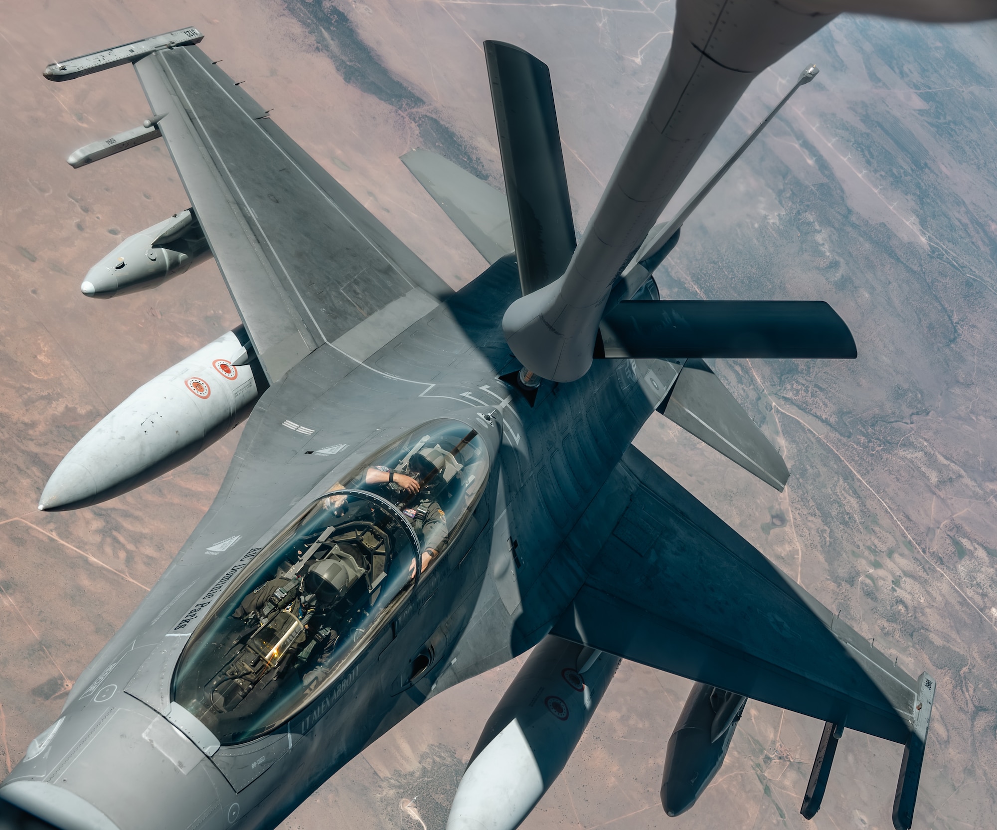 A U.S. Air National Guard F-16 Fighting Falcon aircraft assigned to the 195th Fighter Squadron receives fuel from a U.S. Air Force KC-135 Stratotanker aircraft en route to Airshow London 2026, above the east side of New Mexico, Aug. 20, 2026. The F-16s and the KC-135 all performed at Airshow London 2026. (U.S. Air Force photo by Airman 1st Class Emma Wright)