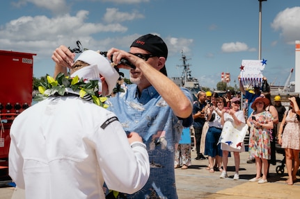 JOINT BASE PEARL HARBOR-HICKAM, Hawaii (August 27, 2026) - A Sailor assigned to Virginia-class fast-attack submarine USS Montana (SSN 794), is greeted by his family as Montana returns to Joint Base Pearl Harbor-Hickam from deployment, August 27, 2026. Montana is assigned to Submarine Squadron 1 and is capable of supporting various missions, including anti-submarine warfare, anti-surface ship warfare, strike warfare, and intelligence, surveillance, and reconnaissance (U.S. Navy photo by Sonar Technician 3rd Class Cannen Tukes).