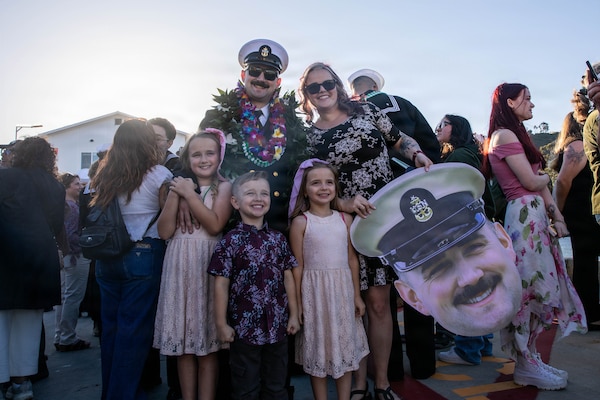 NAVAL BASE POINT LOMA, Calif. (Jan. 30, 2026) - A Sailor assigned to Los Angeles-class fast-attack submarine USS Greeneville (SSN 772) is welcomed home after returning to Naval Base Point Loma following a deployment to the U.S. Indo-Pacific Command area of responsibility, Jan. 30, 2026. Greeneville is assigned to Commander, Submarine Squadron 11, home to four Los Angeles-class fast-attack submarines, which are capable of supporting various missions, including anti-submarine warfare, anti-ship warfare, strike warfare and intelligence, surveillance and reconnaissance. (U.S. Navy photo by Mass Communication Specialist 2nd Class Rashan Jefferson)