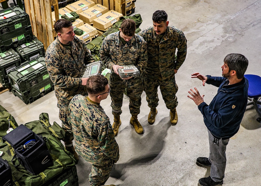 Cave Draw Preps Marines for Cold Response in Norway