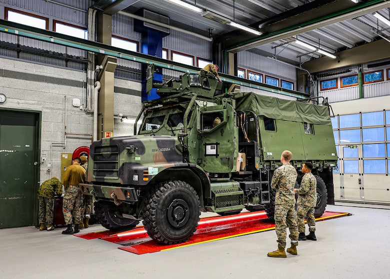 Cave Draw Preps Marines for Cold Response in Norway
