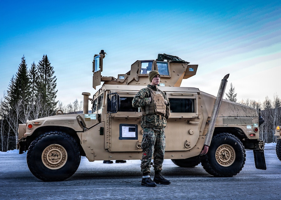 Cave Draw Preps Marines for Cold Response in Norway