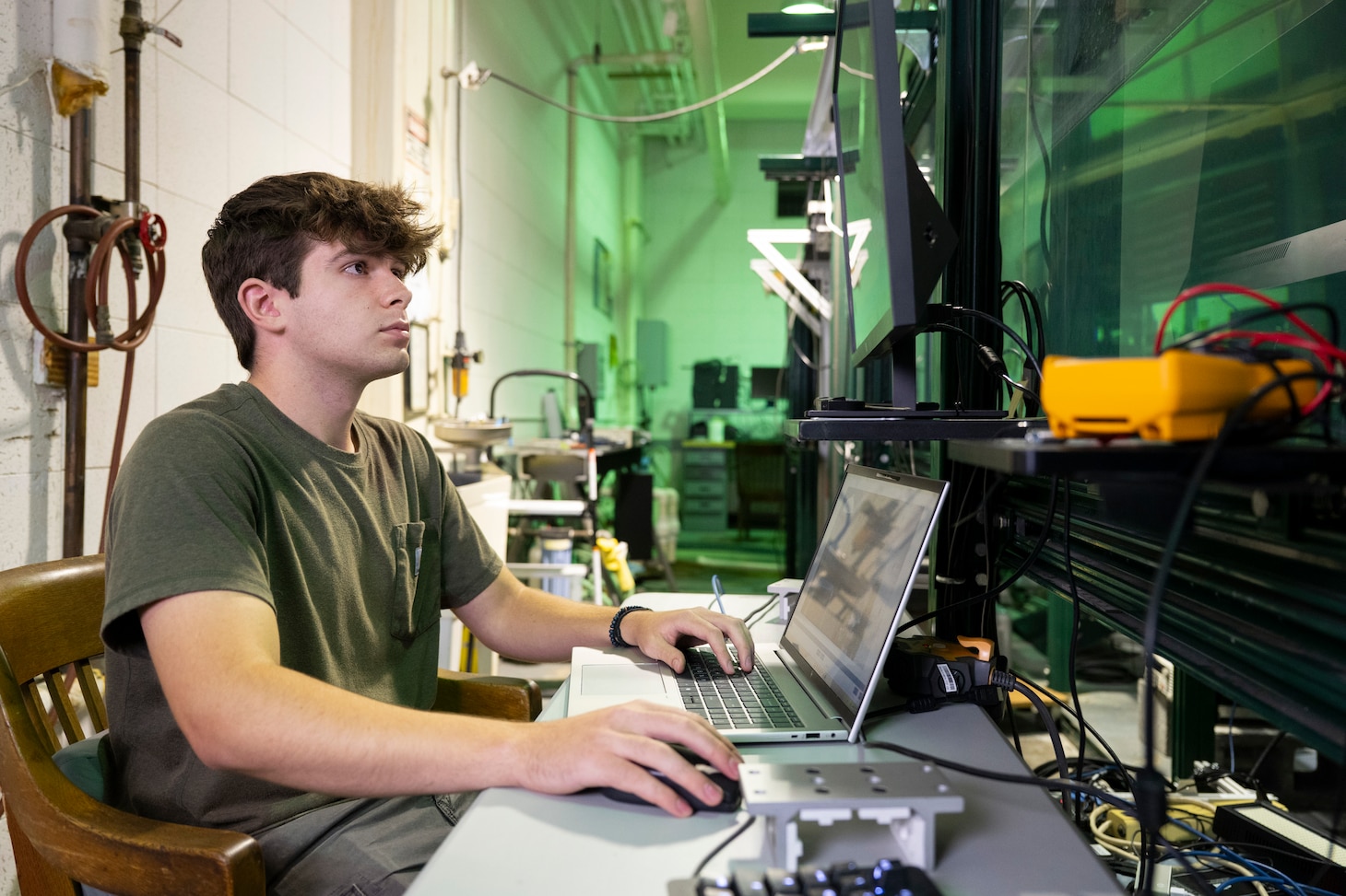 Jaxon Rhea, U.S. Naval Research Laboratory (NRL) intern, reviews imaging data from a wave tank camera in Washington, D.C., Aug. 7, 2025. Rhea participated in NRL’s Pathways Internship Program where students from a wide variety of educational institutions can explore federal careers and work in agencies while attending school. (U.S. Navy photo by Sarah Peterson) RELEASED
