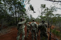 Senior U.S. Army medical leaders and Soldiers observe an air medical evacuation aircraft conduct jungle extraction operations during jungle medicine training at East Range, Wahiawa, Hawaii, Jan. 14, 2026.