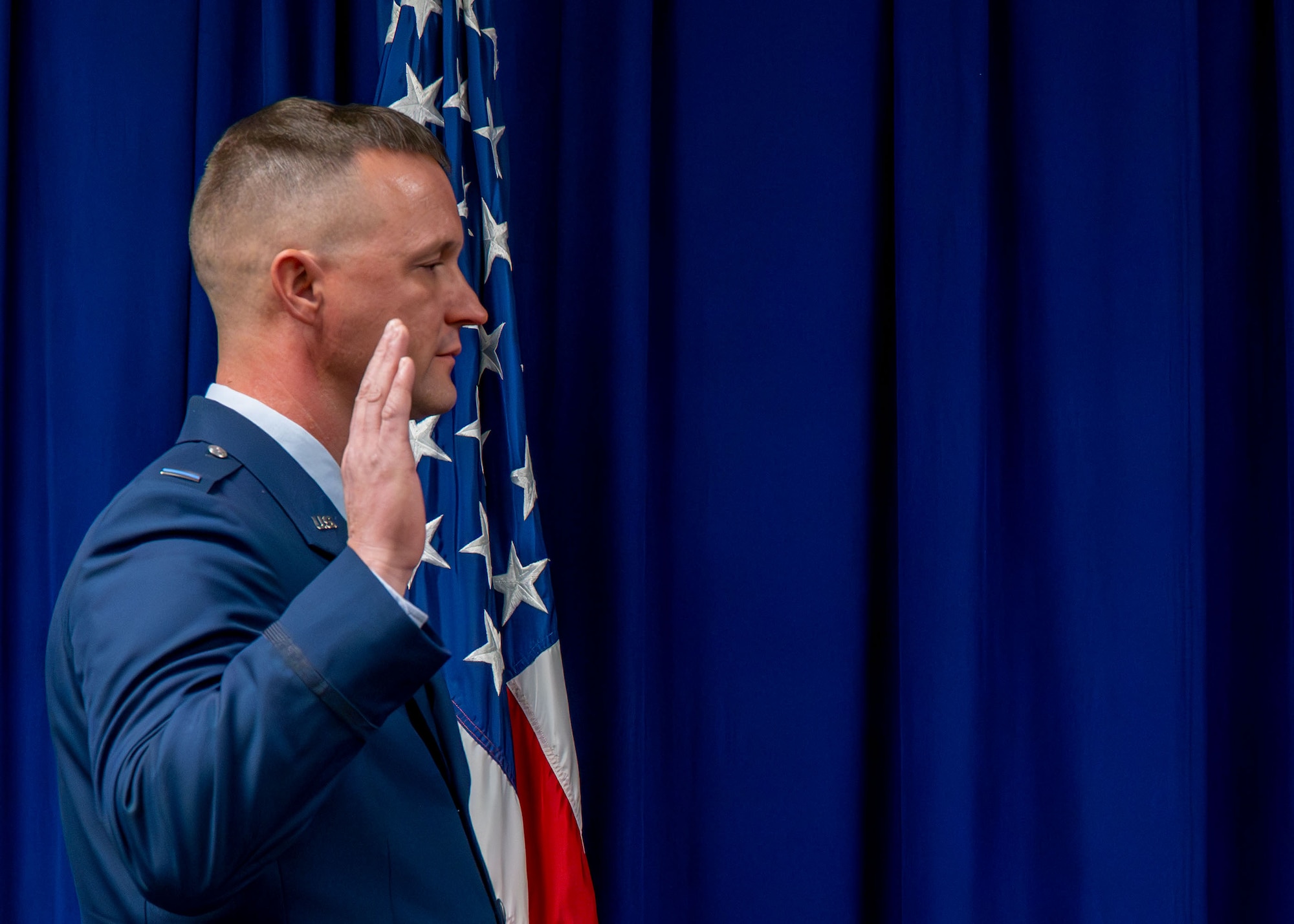 U.S. Air Force Chief Warrant Officer 5, Jason Godwin, Warrant Officer Training School advisor to the commandant, takes the oath of office at a transfer of service ceremony at Maxwell Air
Force Base, Alabama, Jan. 30, 2026. Godwin is the first Airman to achieve the rank of CW5 on active duty since the U.S. Air Force reintroduced the Warrant Officer corps to enhance technical leadership in critical career fields. (U.S. Air Force photo by Airman 1st Class Nelvis Sera)
