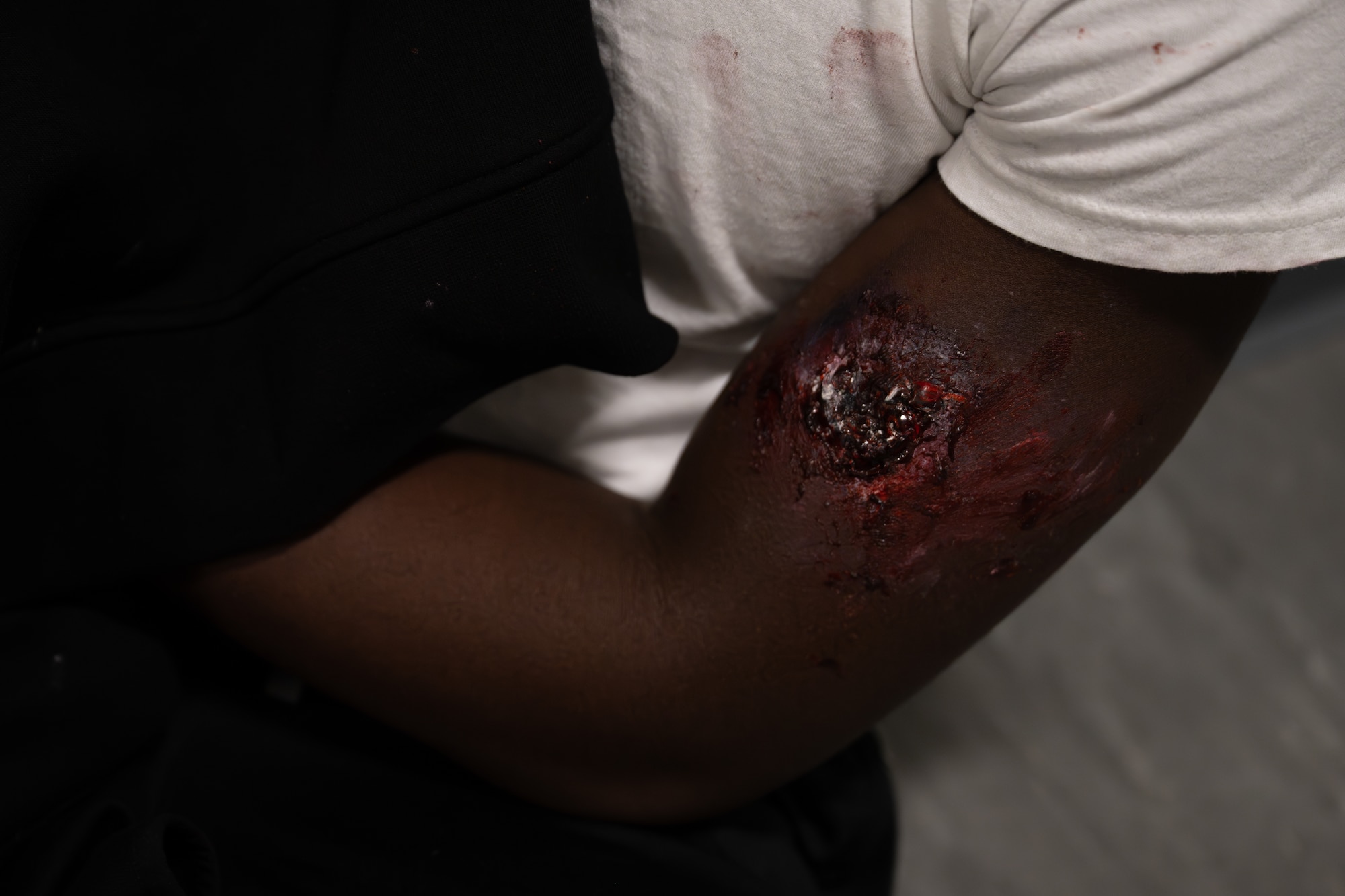 An Air Commando assigned to the 1st Special Operations Wing roleplays as a victim during an active-shooter exercise at Hurlburt Field, Florida, Jan. 28, 2026.