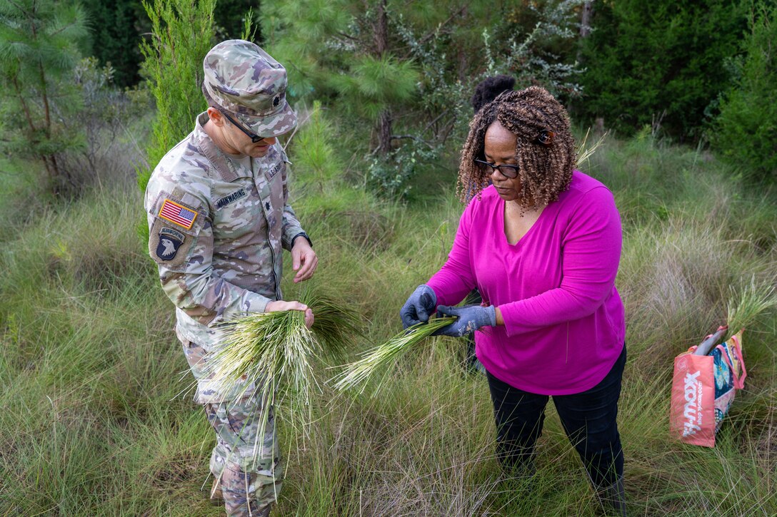 Charleston District hosts Sweetgrass Pull