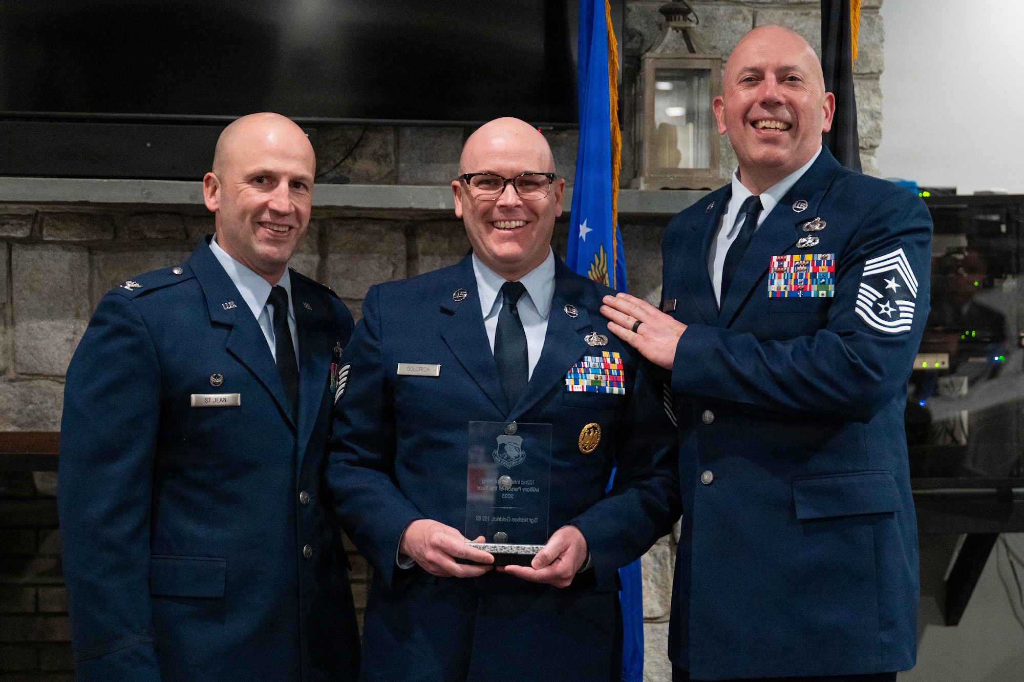 Airmen pose with an award.