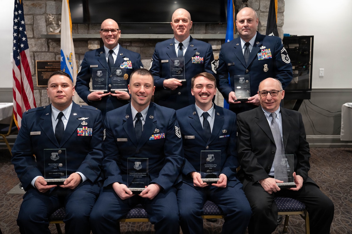 Airmen pose with an award.