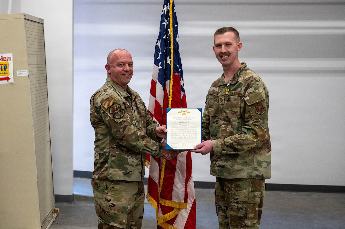 Airmen receives Commendation Medal