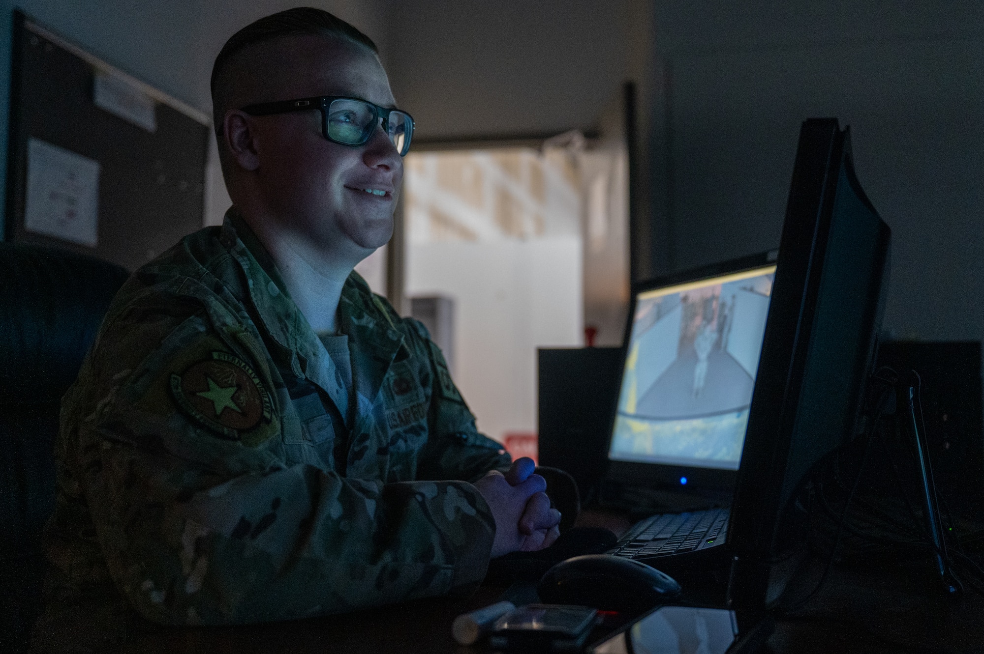 Senior Airman Connor Roell, 673d Security Forces Squadron response force member, operates a law enforcement virtual reality training simulator during the Mission Ready Airman training portion of the Professional Development Center’s Noncommissioned Officer Foundation Course 500 at Joint Base Elmendorf-Richardson, Alaska, Feb. 6, 2026. The training simulator allows users to practice use-of-force in virtual reality. The MRA training is the first in Pacific Air Forces, allowing foundation course students to refresh their knowledge of warfighting skills, such as combatives, land navigation, use-of-force and land mobile radio systems. (U.S. Air Force photo by Senior Airman Hunter Hites)
