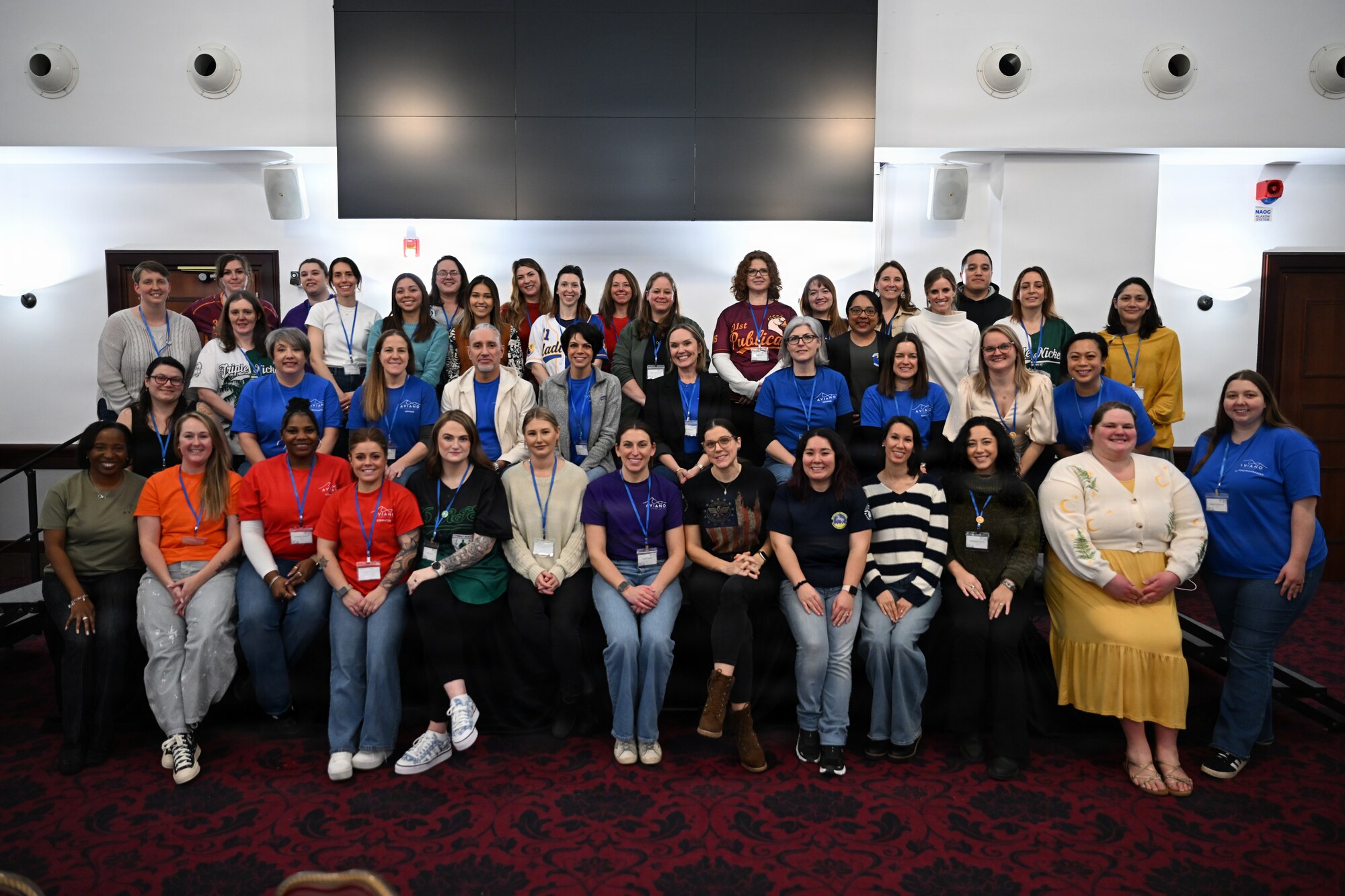 Audiences poses for a group picture