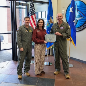 U.S. Air Force Lt. Gen. Clark Quinn, commander of Air Education and Training Command, presents the Air Force O’Malley Award to U.S. Air Force Col. Jeffrey Shulman, commander of the 80th Flying Training Wing, and his wife, Brianne, during a visit to Sheppard Air Force Base, Texas, Feb. 10, 2026.