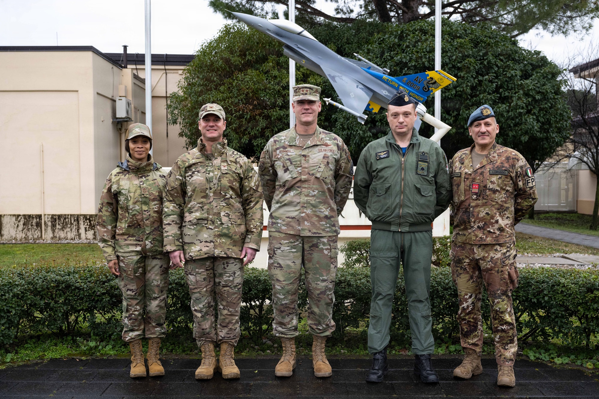 U.S. Air Force Maj. Gen. Jefferson O’Donnell pose for a group picture.