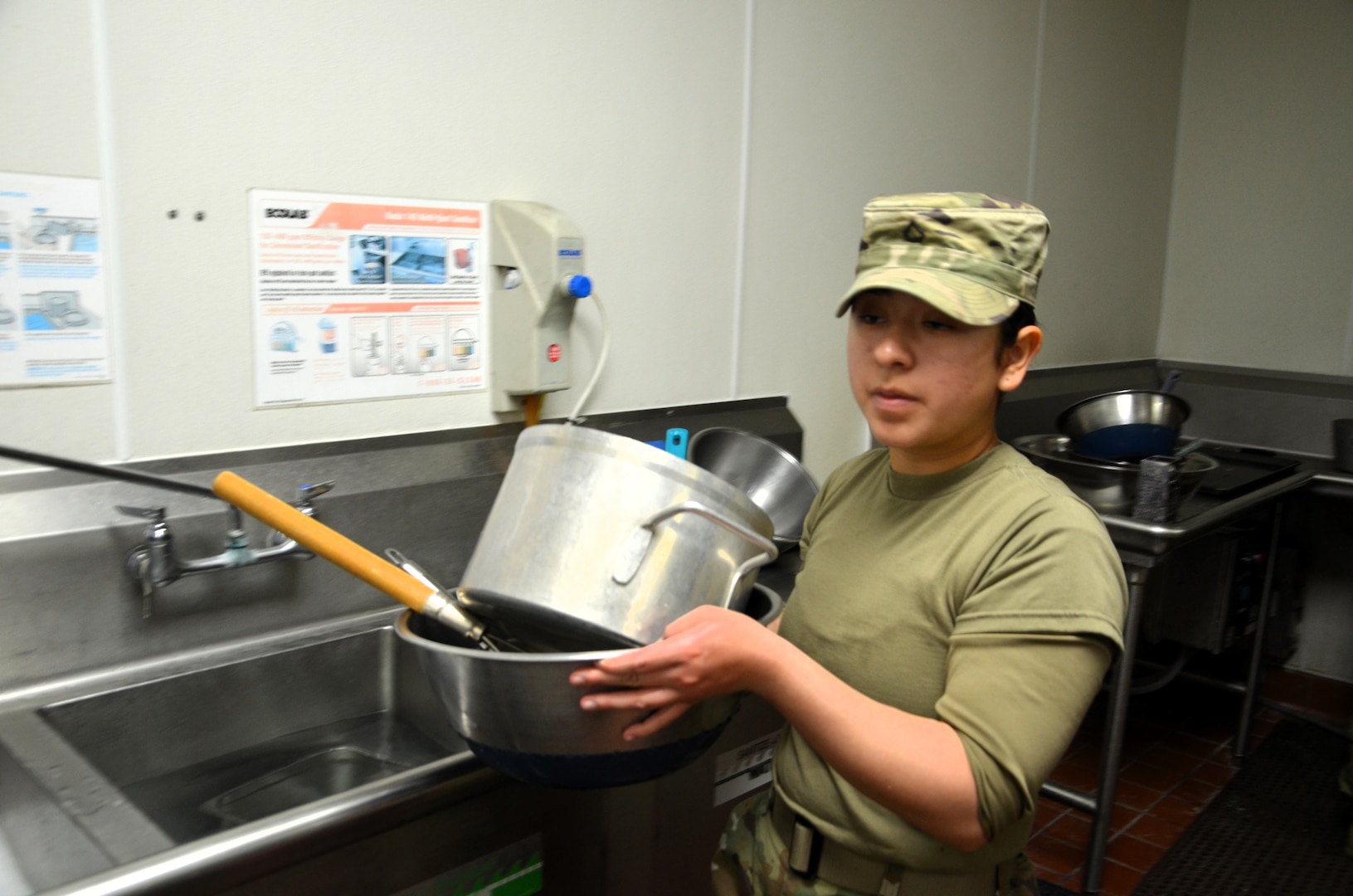 During the Patient Tray Services block of instruction in the Medical Education and Training Campus Nutrition & Diet Therapy course, trainees apply classroom knowledge in a hands-on kitchen laboratory environment that mirrors real-world clinical food service operations. This training reinforces the critical role Army and Air Force nutrition care specialists play in patient care and recovery within fixed medical facilities.