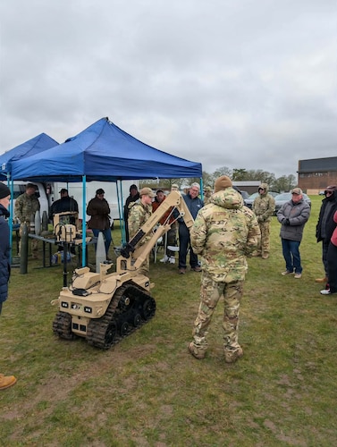 CES airmen demo EOD equiptment