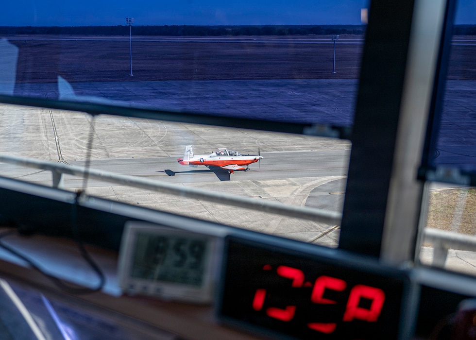 A U.S. Navy T-6 Texan II taxies down a runway at Avon Park Air Force Range, Florida, Jan. 27, 2026. Navy instructors and students trained at the range for five weeks of flight operations fundamentals. (U.S. Air Force photo by Senior Airman Leonid Soubbotine)