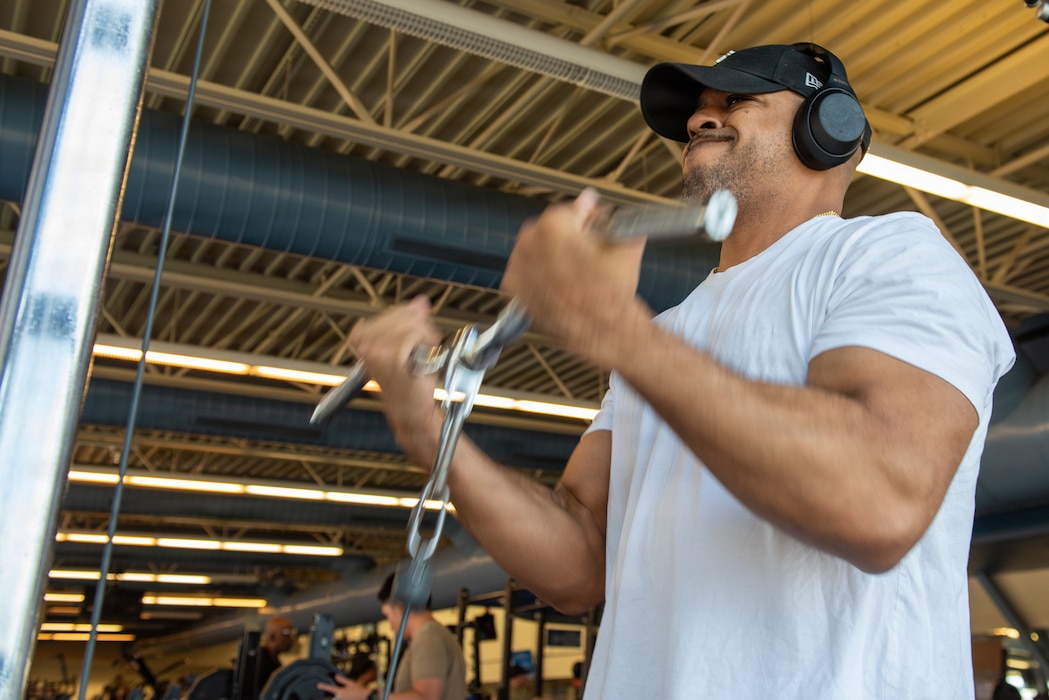 Airman performing bicep curls
